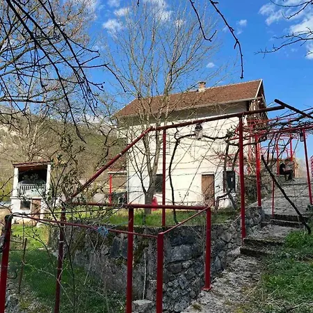 Vikendica Jazina بيت للعطل Lastva